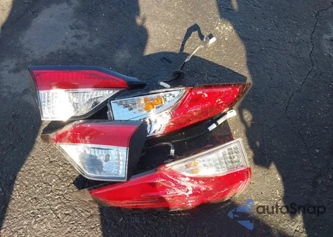 2021 Toyota Corolla Le z USA, uszkodzony, nr VIN 5YFEPMAEXMP217988